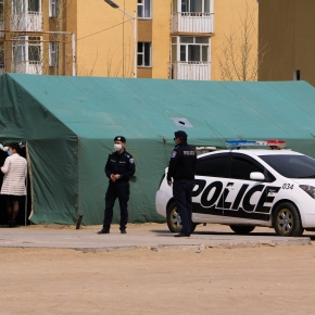 "4 танхимд 2 метрийн зайтай" 